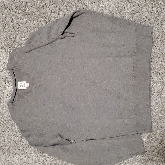 Gap boys cotton gray vneck sweater long sleeves Large kid 10-12